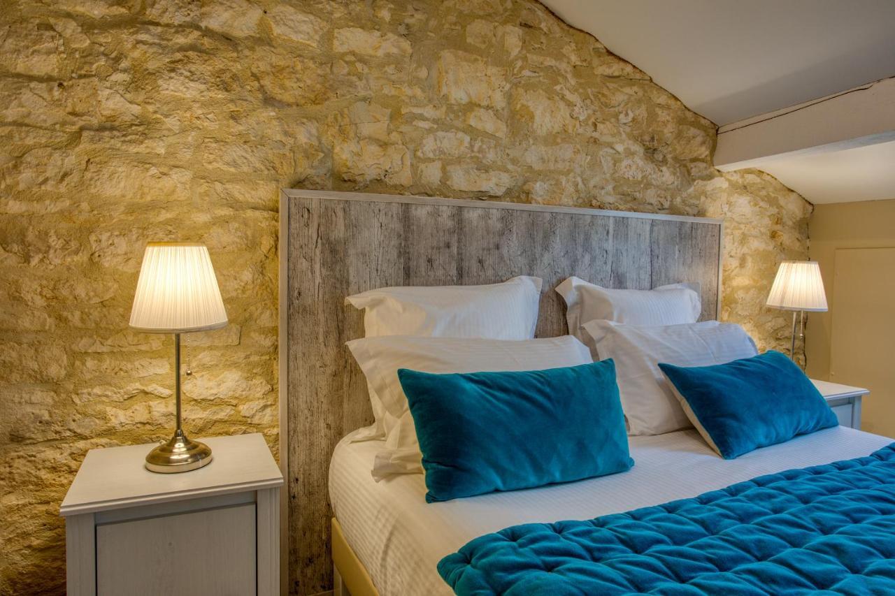Domaine Des Pierres Blanches - Gite La Salamandre Carlux Exterior foto